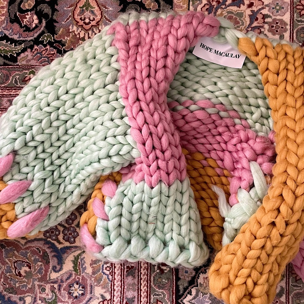 Hand knotted HOPE MACAULAY chunky sweater in vegan yarn